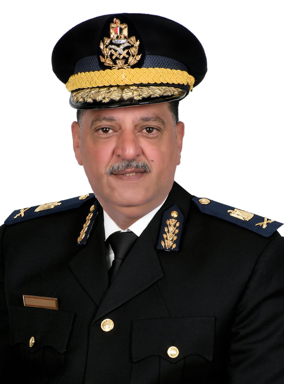 اللواء أحمد طاهر الخبير الامني مدير إدارة المكافحة الدوليه لجرائم الاداب والاتجار بالبشر سابقا